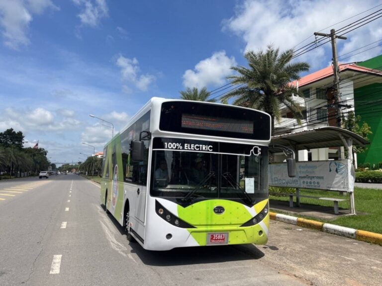 เรเว่ คอมเมอร์เชียล วีฮิเคิลส์ ส่งมอบรถบัสไฟฟ้า BYD แก่มหาวิทยาลัยมหาสารคาม