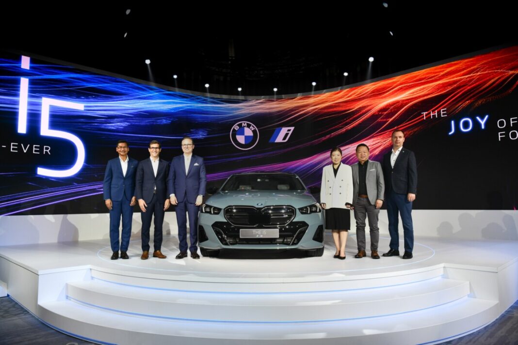 BMW-i5-Closed-room-1