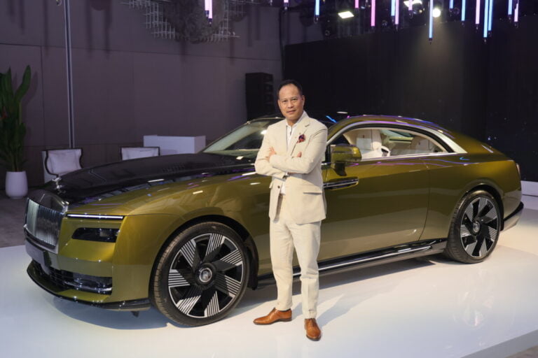 โรลส์-รอยซ์ เปิดตัวอัครยานยนต์ไฟฟ้า สเปกเตอร์ ราคาเริ่มต้น 31.8 ล้านบาท