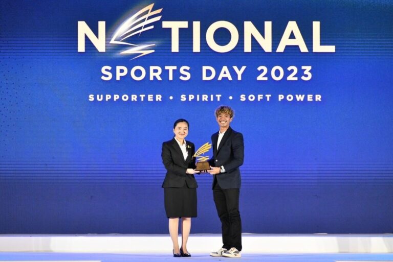 “ก้อง-สมเกียรติ” คว้ารางวัลนักกีฬาอาชีพชายดีเด่นประจำปี 2566