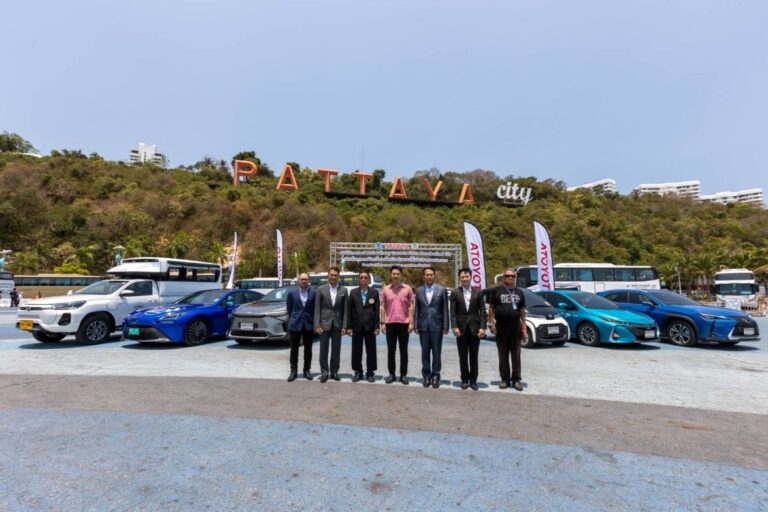 โตโยต้า ส่งมอบรถกระบะไฟฟ้าทดลองวิ่งสองแถวในเมืองพัทยา