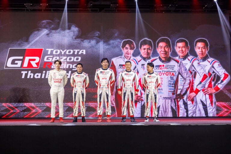 แฟนคลับฟิน กระทบไหล่ป๊ายปาย โอริโอ กิจกรรม Racing in Motion